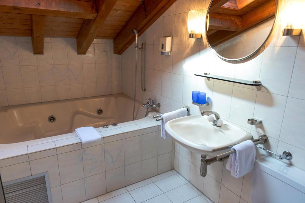 צרמט Bed & Breakfast Bijou חדר תמונה